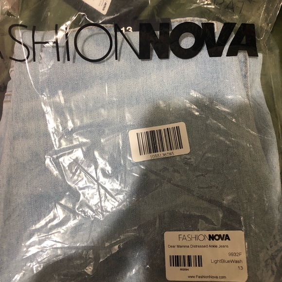 Fashion Nova Mom Ankle Jeans - Picture 7 of 7